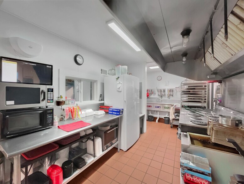 More Photos Of 9 Callaway Dr, Crawford Restaurant For Sale