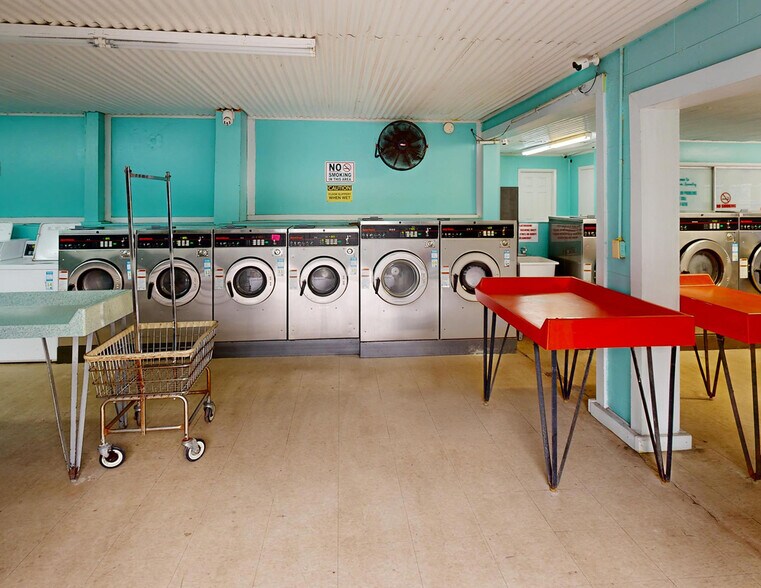 More Photos Of 1481 CR 437, Lake Panasoffkee General Retail For Sale