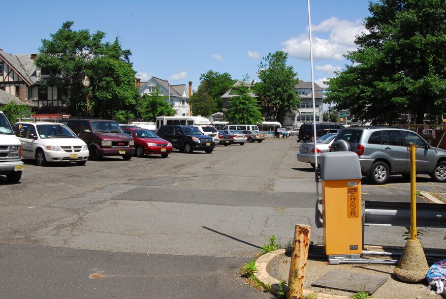 More Photos Of 680 Broadway, Paterson Hospital For Lease