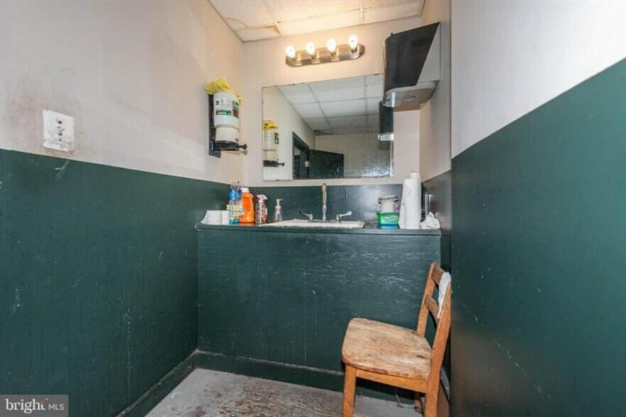 More Photos Of 3605 Wilkens Ave, Baltimore Auto Repair For Sale