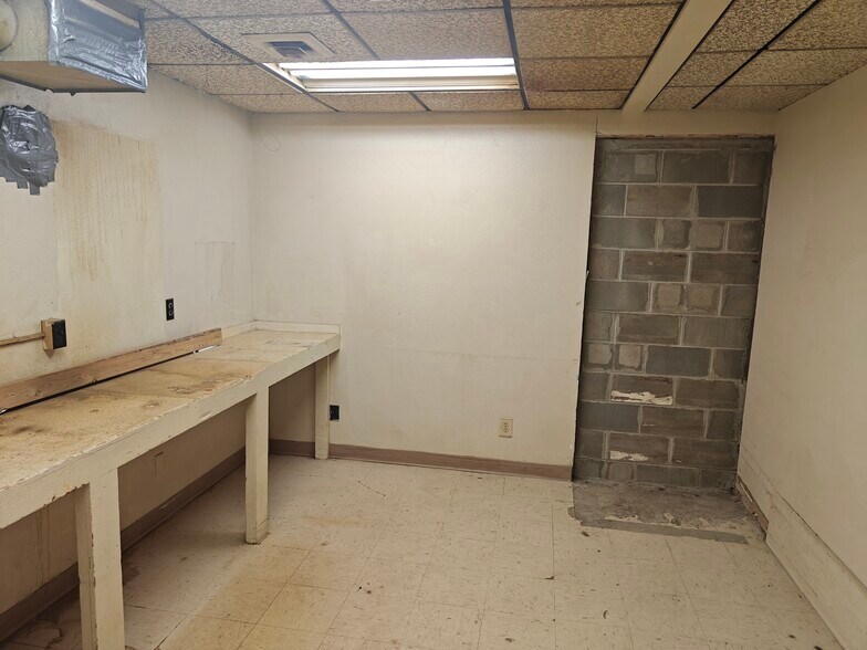 More Photos Of 208 1st St, McCook Office For Sale