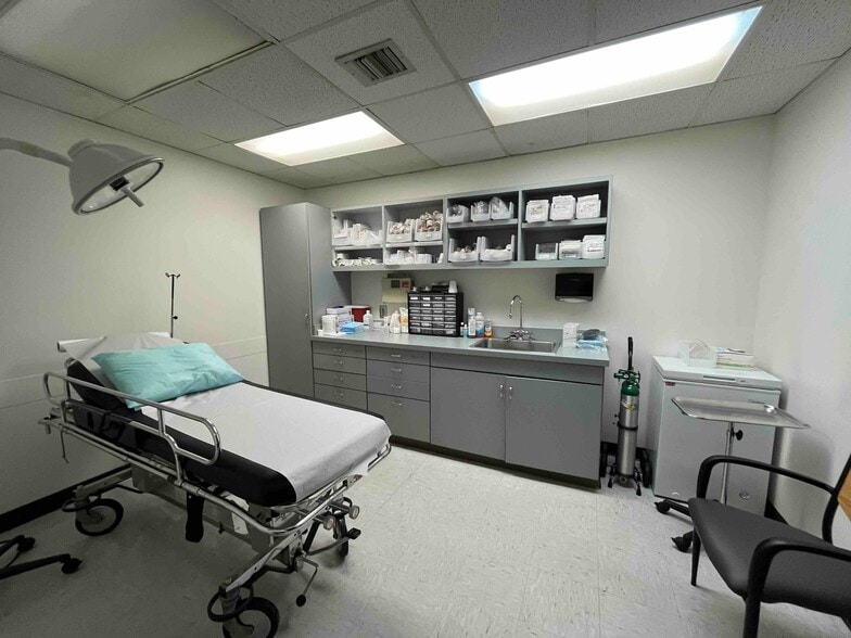 More Photos Of 1664 Forestdale Blvd, Birmingham Medical For Sale