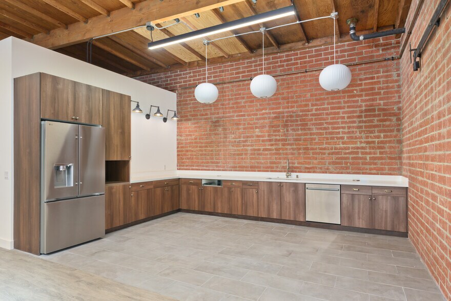More Photos Of 1524 Cloverfield Blvd, Santa Monica Loft Creative Space For Lease