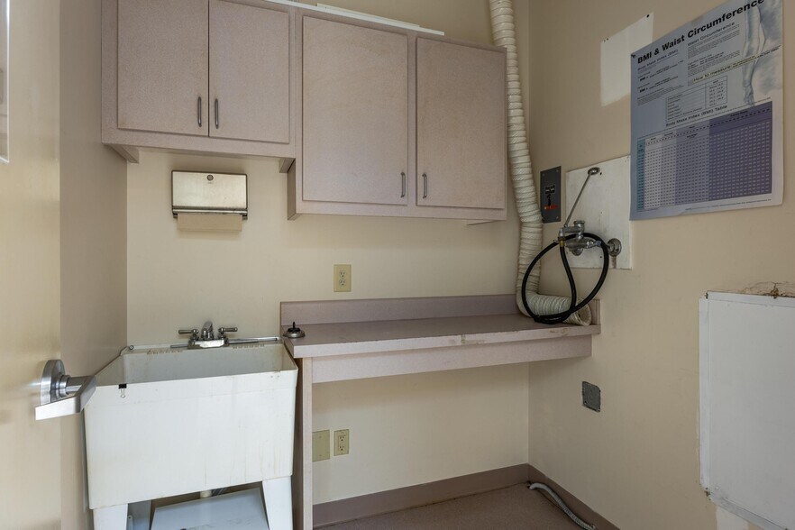 More Photos Of 1494 Stuart Rd NE, Cleveland Medical For Lease