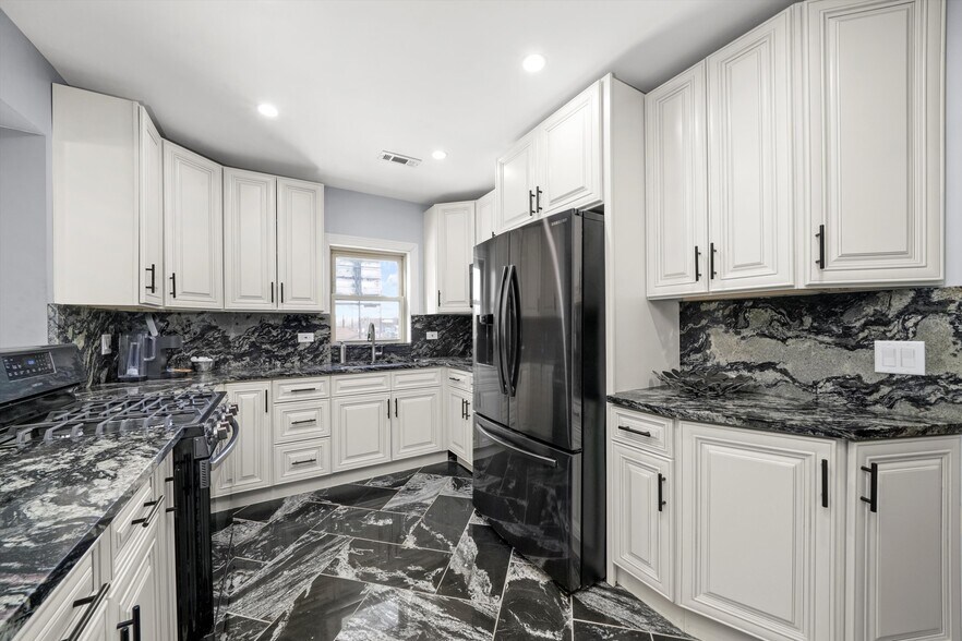 More Photos Of 2022-2026 W 95th St, Chicago Office Residential For Sale