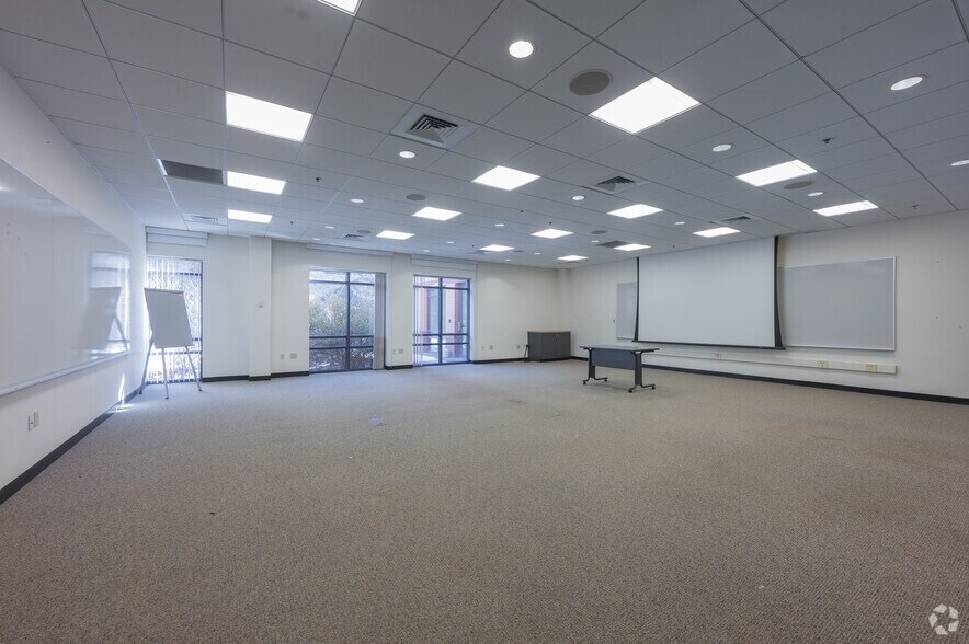 More Photos Of 71 Frankland Rd, Hopkinton Manufacturing For Lease