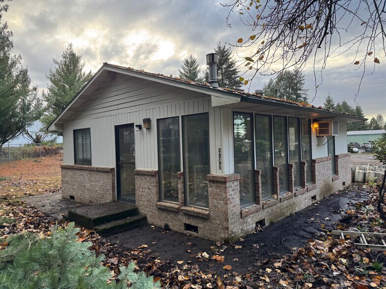 More Photos Of 36795 Industrial Way, Sandy Land For Lease