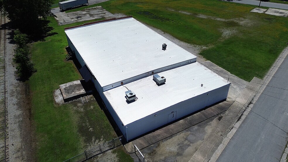 More Photos Of 501 S Pine St, Rocky Mount Distribution For Sale