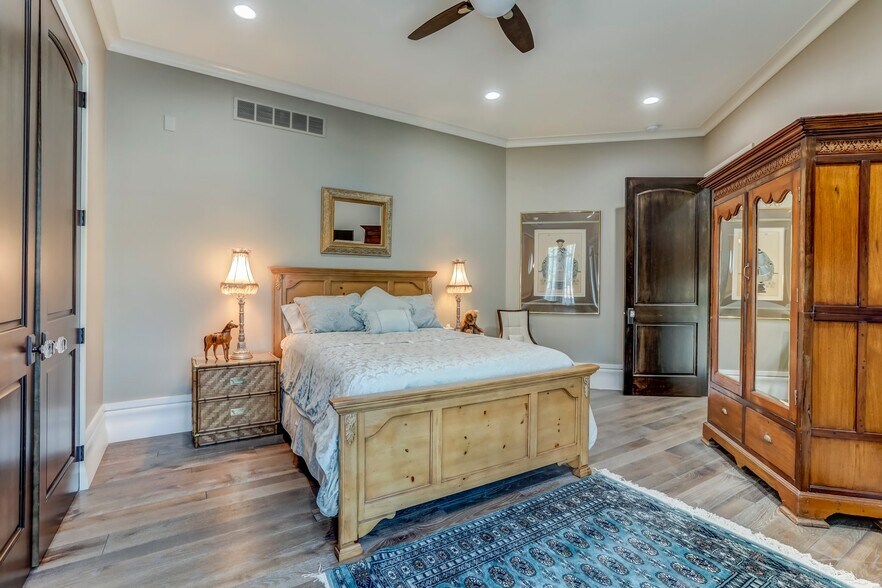 More Photos Of 1286 Gray Fox Ct, Howell Flex For Sale