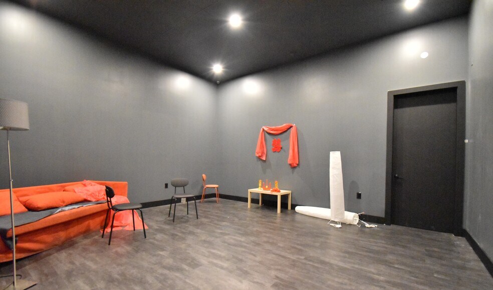 More Photos Of 4731 Garden City Rd, Richmond Storefront For Lease