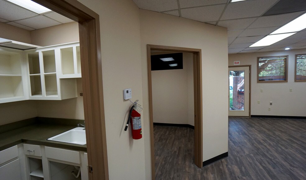 More Photos Of 6700 West Gate Blvd, Austin Medical For Lease