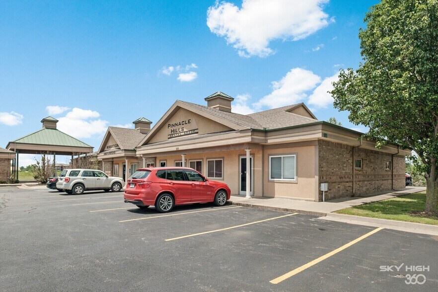 More Photos Of 2709 SE I St, Bentonville Unknown For Lease