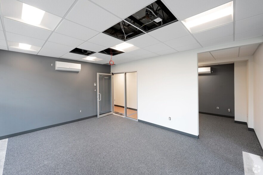 More Photos Of 1051 Franklin Ave, Garden City Office For Sale
