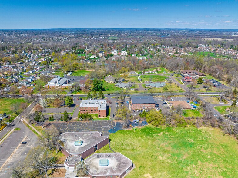 More Photos Of 340 E Maple Ave, Langhorne Office For Lease