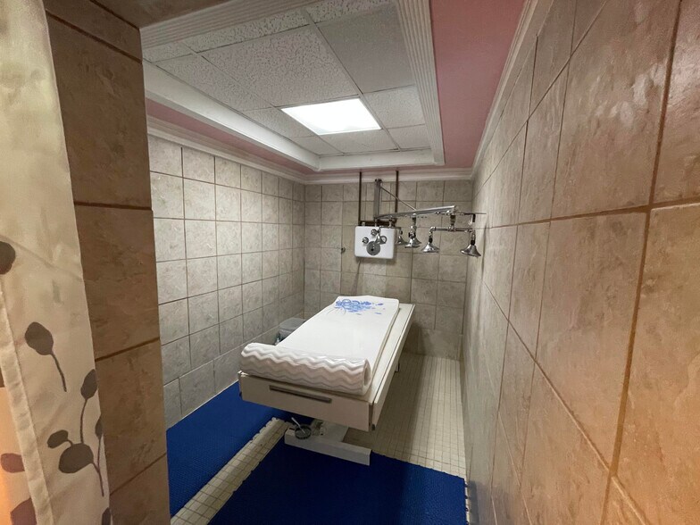 More Photos Of 5808 Monroe Rd, Charlotte Office For Sale