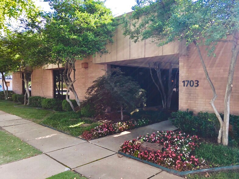 Primary Photo Of 1703 E Skelly Dr, Tulsa Office For Lease