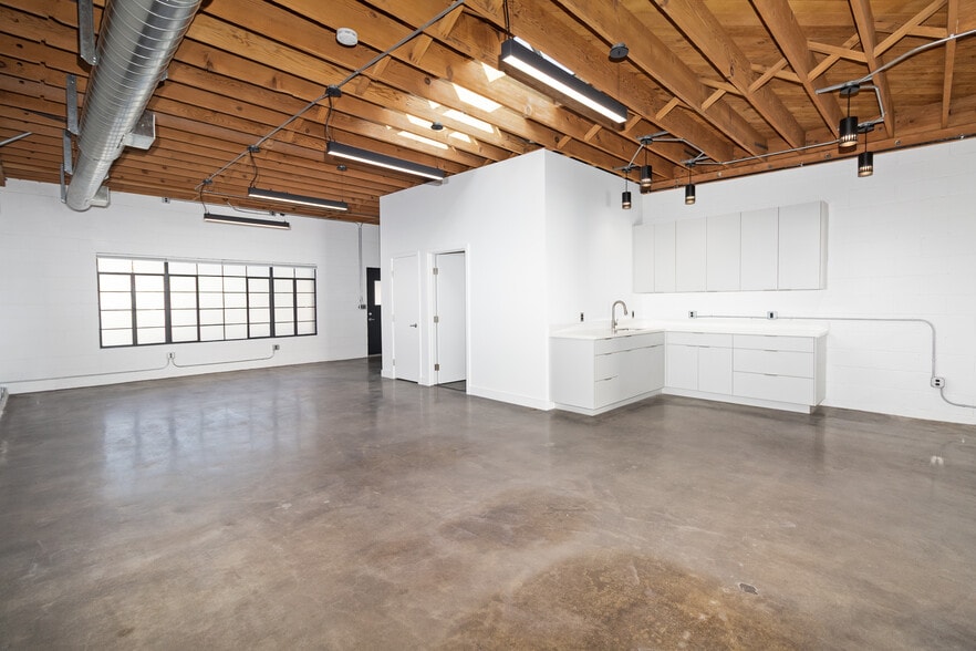 More Photos Of 1732 Victory Blvd, Glendale Loft Creative Space For Lease