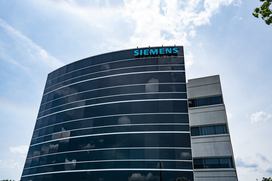 More Photos Of 38695 7 Mile Rd, Livonia Office For Lease