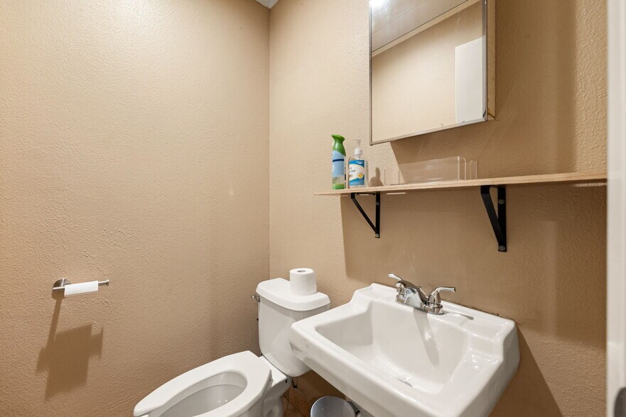 More Photos Of 130 W San Augustine St, Deer Park Office For Sale