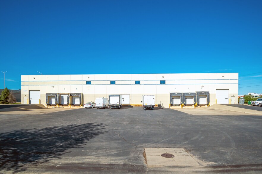 More Photos Of 11697 W Grand Ave, Northlake Warehouse For Lease