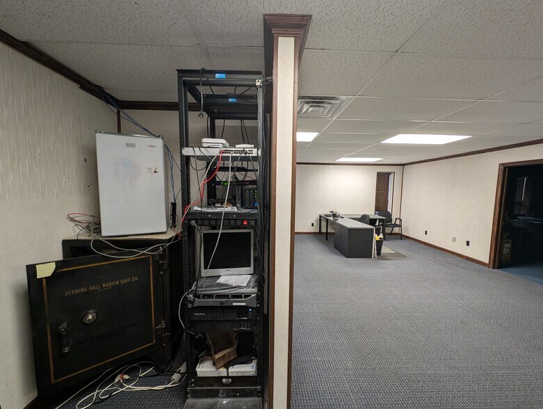 More Photos Of 1605 W Candletree Dr, Peoria Office For Sale