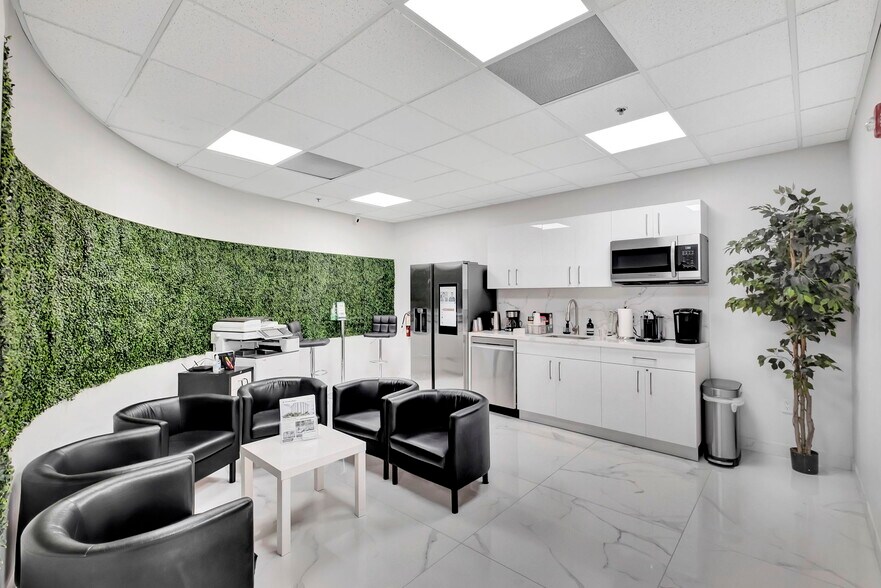 More Photos Of 12550 Biscayne Blvd, North Miami Medical For Lease