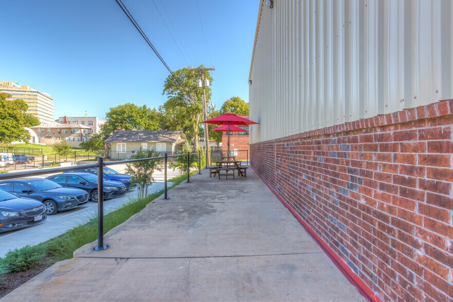 More Photos Of 415 E 12th St E, Tulsa Office For Lease