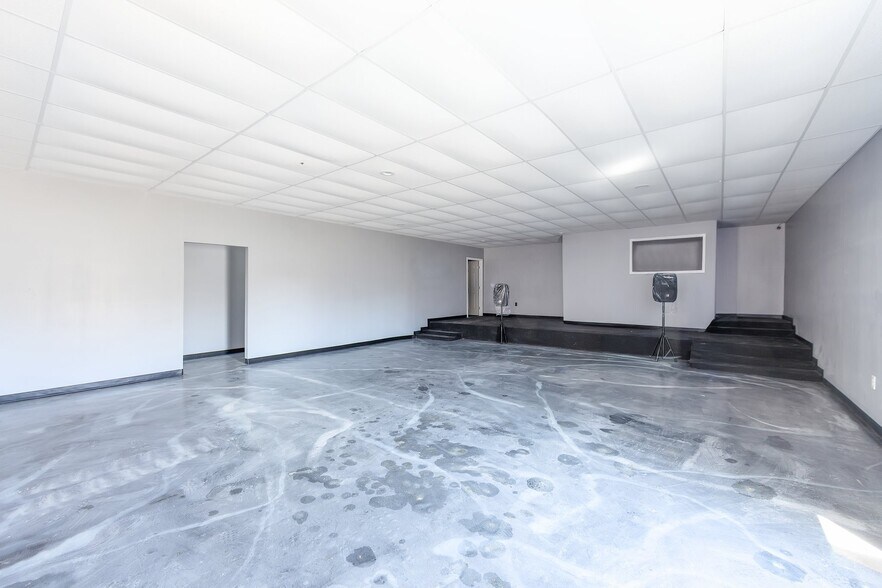 More Photos Of 600 Market, Bolivar Self Storage For Sale