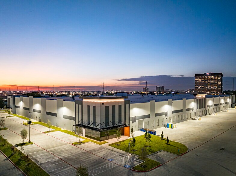 More Photos Of 1107 Conveyor Ln, Dallas Unknown For Lease