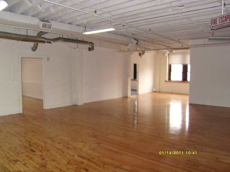 More Photos Of 346 N Justine St, Chicago Light Distribution For Lease