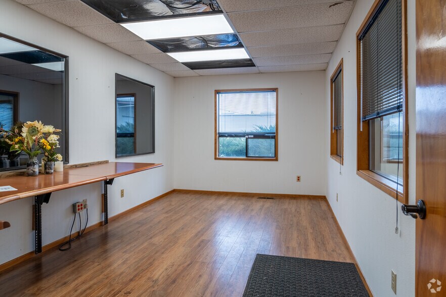 More Photos Of 27630 Llewellyn Rd, Corvallis Distribution For Sale
