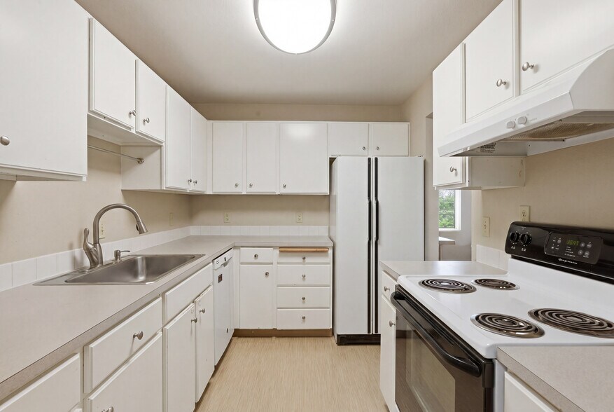 More Photos Of 2820 15th W, Seattle Apartments For Sale