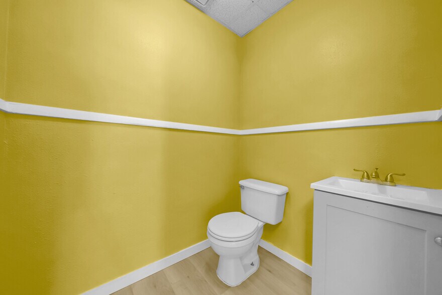 More Photos Of 1419 Sunset Point Rd, Clearwater Office For Sale