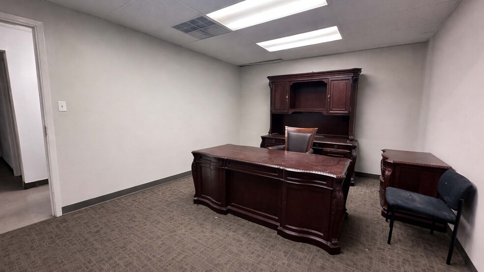 More Photos Of 227 N 8th St, La Porte Warehouse For Lease