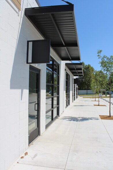 More Photos Of 233 W McArthur Dr, Midwest City General Retail For Lease