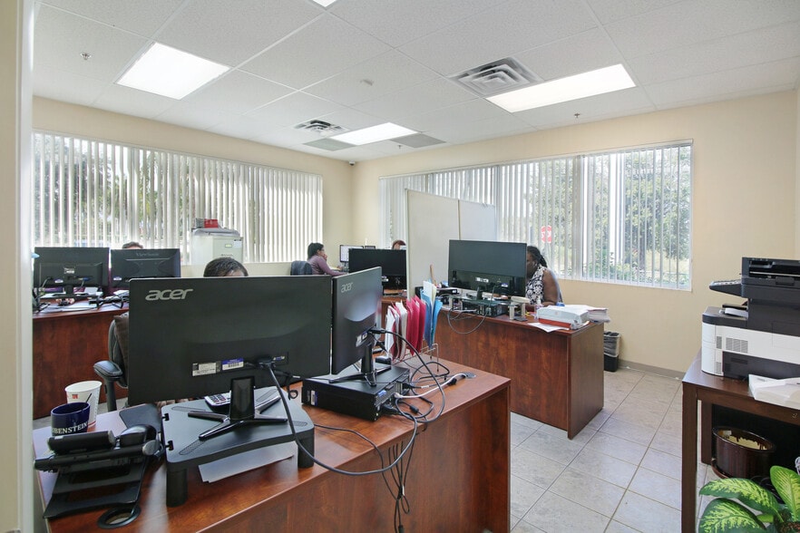 More Photos Of 6690 N Hiatus Rd, Tamarac Distribution For Sale