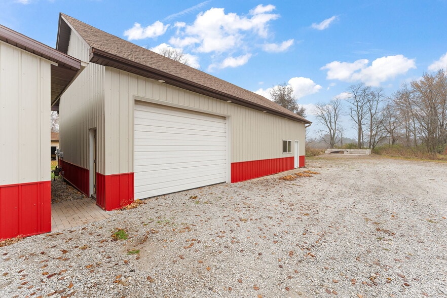 More Photos Of 345 N 400 E, Valparaiso Warehouse For Lease