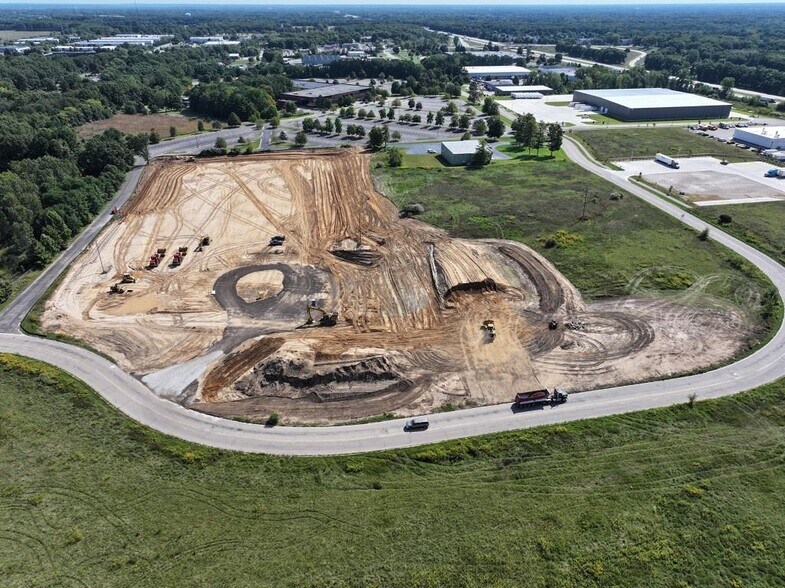 More Photos Of 5177 Corporate Woods Dr, Kalamazoo Distribution For Lease