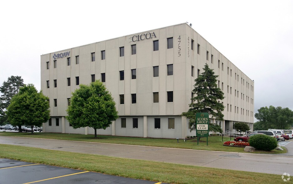 More Photos Of 4755 Kingsway Dr, Indianapolis Office For Lease