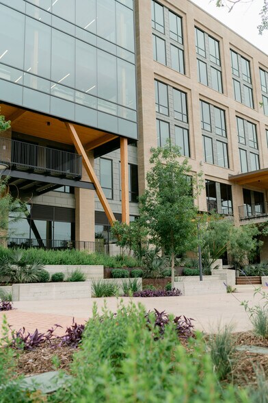 More Photos Of 711 Broadway St, San Antonio Office For Lease