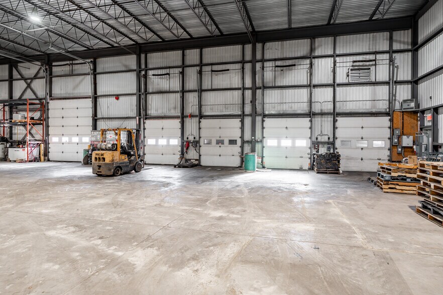 More Photos Of 500 Montée Labossière, Vaudreuil-dorion Service For Sale