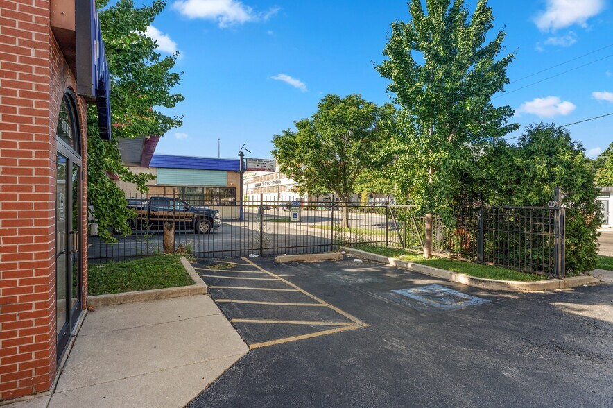 More Photos Of 6021 S Kedzie Ave, Chicago Medical For Sale
