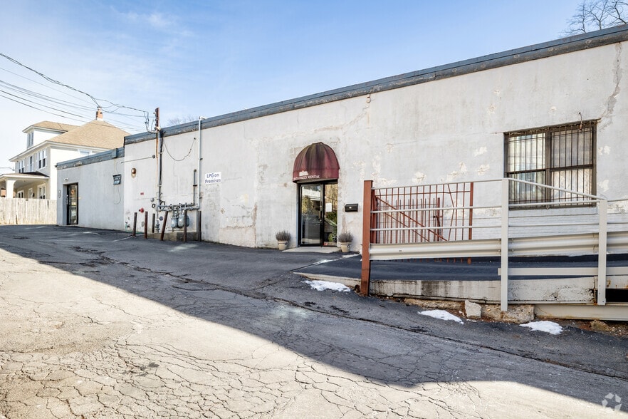 More Photos Of 100 Carney St, Glen Cove Manufacturing For Sale
