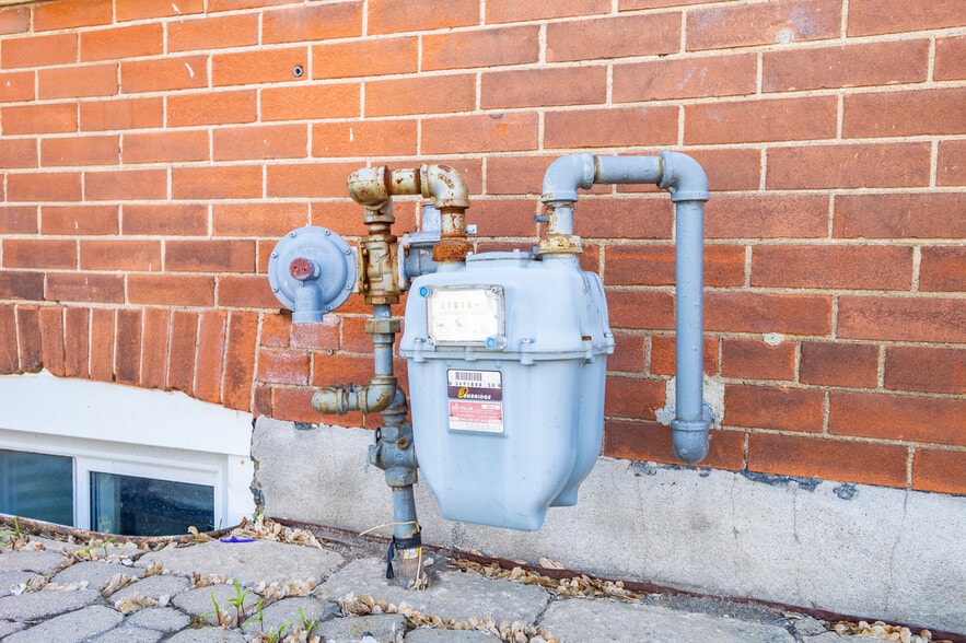 More Photos Of 201 Queen St S, Mississauga Storefront Retail Office For Sale