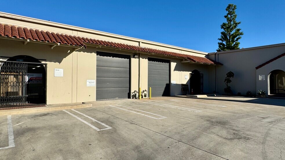 More Photos Of 18320-18330 Oxnard St, Tarzana Unknown For Lease