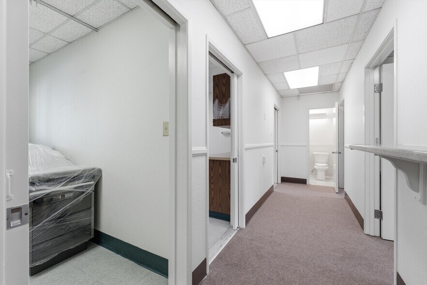 More Photos Of 44725 10th St W, Lancaster Medical For Lease