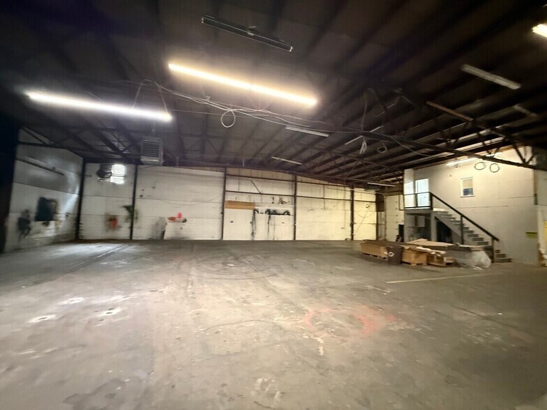 More Photos Of 230 Bridge St, Mooresville Warehouse For Lease