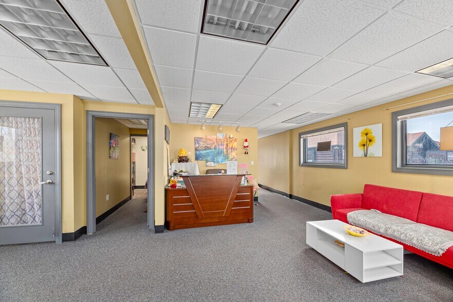 More Photos Of 629 W Cloverland Dr, Ironwood Storefront For Sale