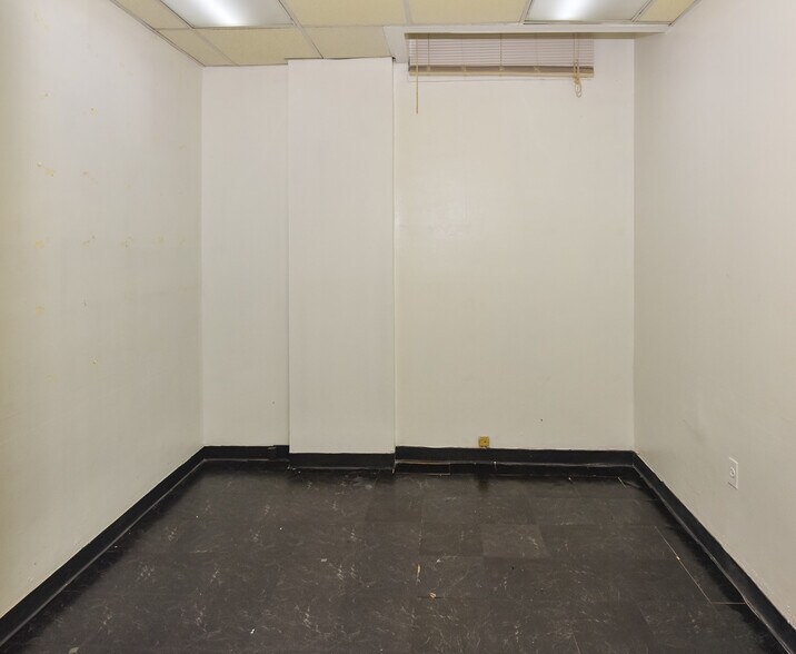 More Photos Of 5900 York Rd, Baltimore Storefront Retail Office For Sale