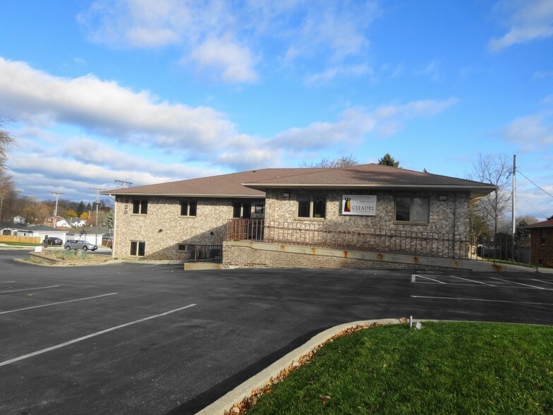 More Photos Of 829 S Green Bay Rd, Racine Medical For Sale